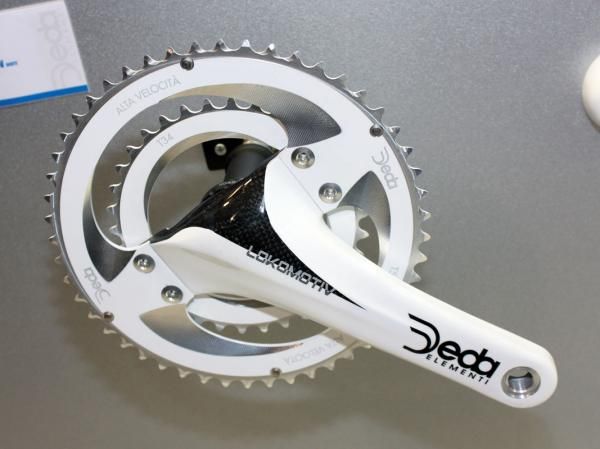 Deda's unique Lokomotiv crank design is based on the idea that the chainrings require the most structural support during the power stroke but little elsewhere.
