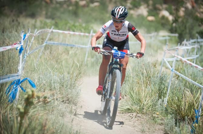 Emily Batty (Trek Factory) chases the race leader during the elite women's cross countryrace.