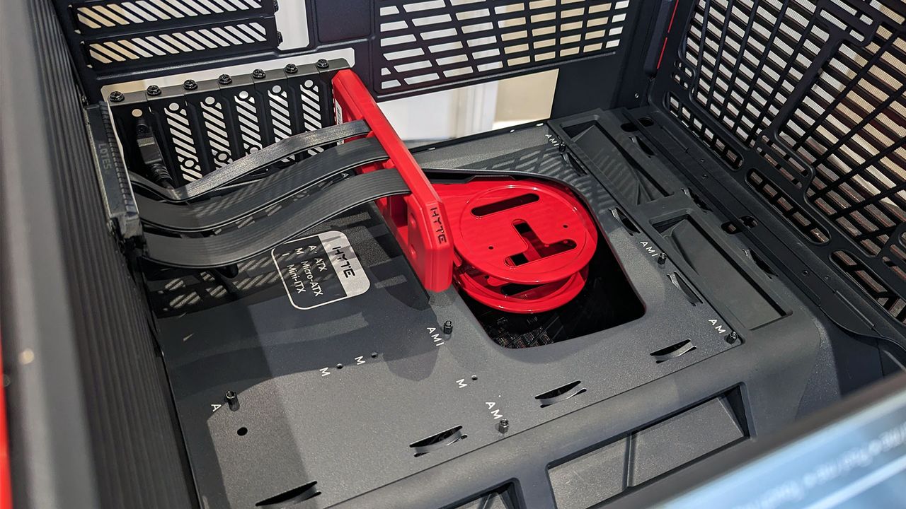 HYTE Y70 Touch case