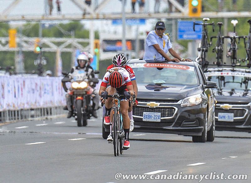 Jasmin Glaesser (Can) at the front with just over a lap to go