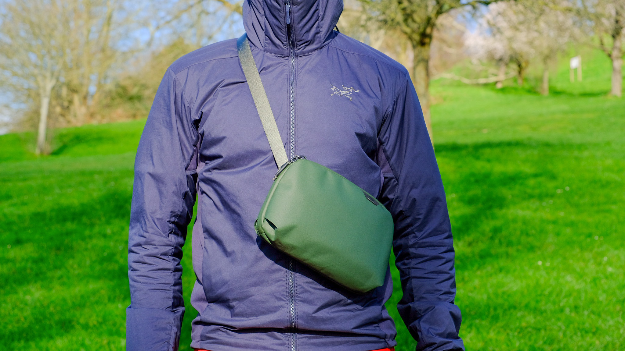 Peak Design Travel Crossbody 3L in use