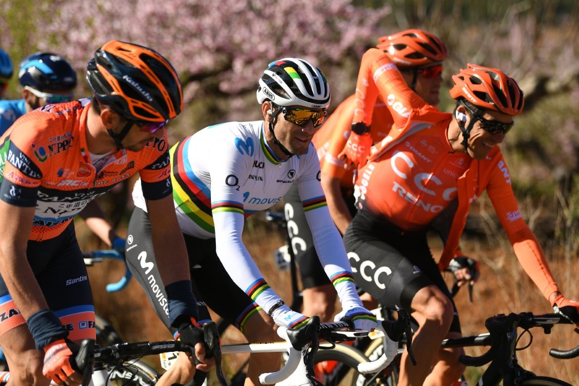 Alejandro Valverde chats in the peloton