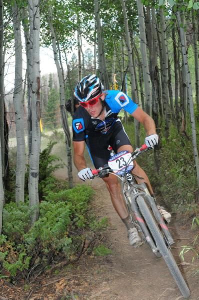 Jeremy Horgan-Kobelski (Gary Fisher/Subaru) chases Wells.
