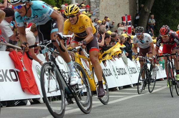 Fabian Cancellara (RadioShack-Nissan) defends yellow