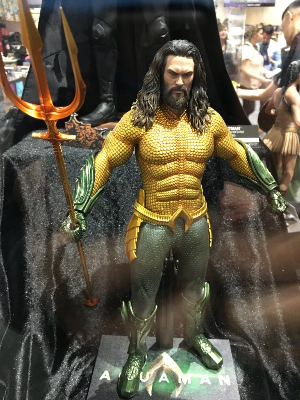 aquaman suit dc comic-con hot toys jason momoa