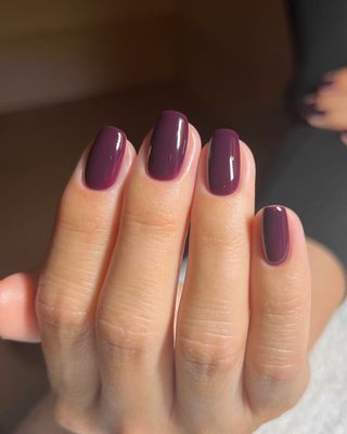 @raelondonnails plum nails