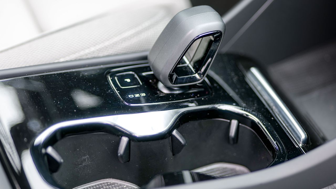 2025 Volvo EX40 Ultra Twin Motor test drive review.