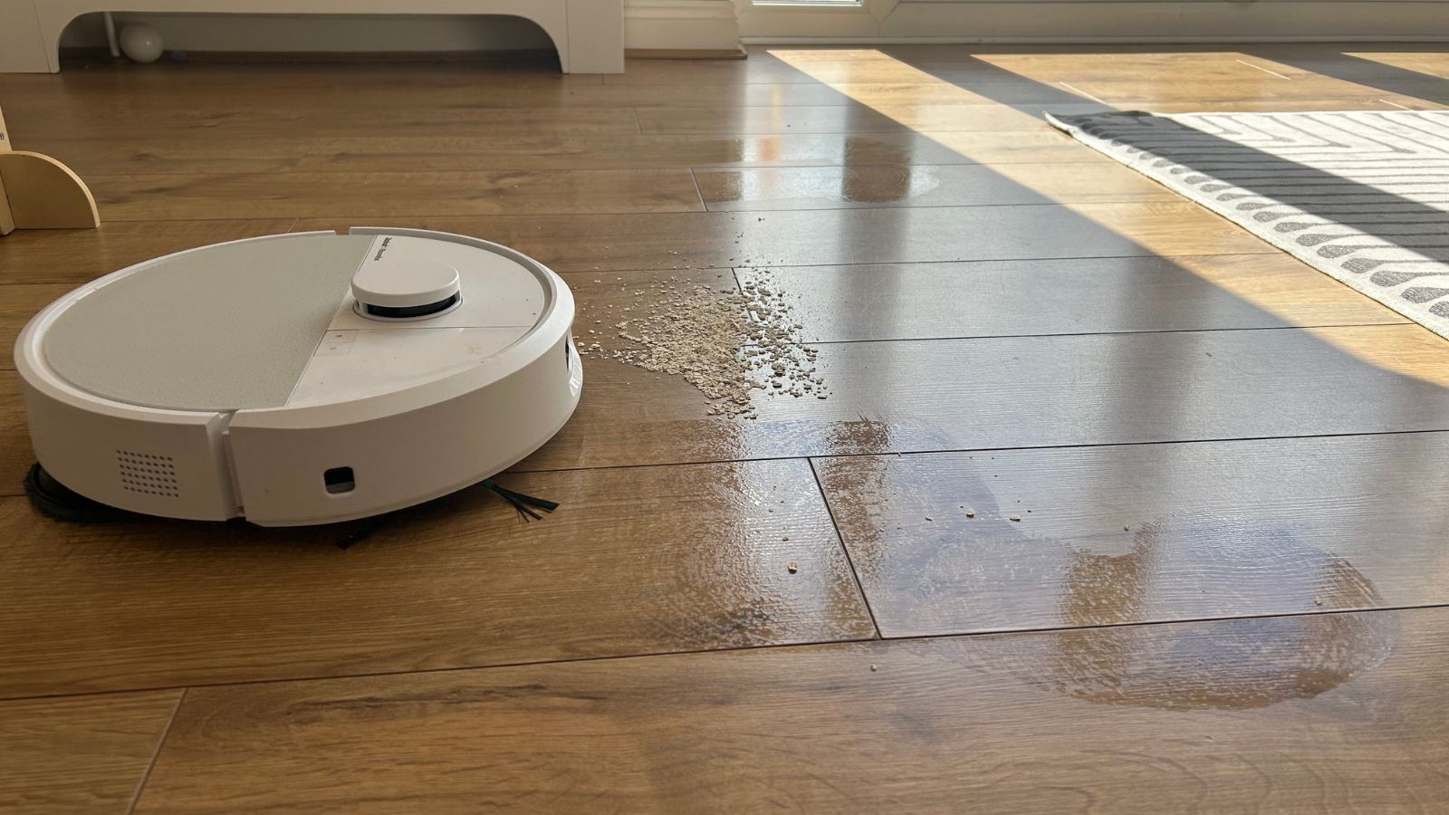 Roomba 505 Plus cleaning hard floors with oatmeal on, with visible mopping lines