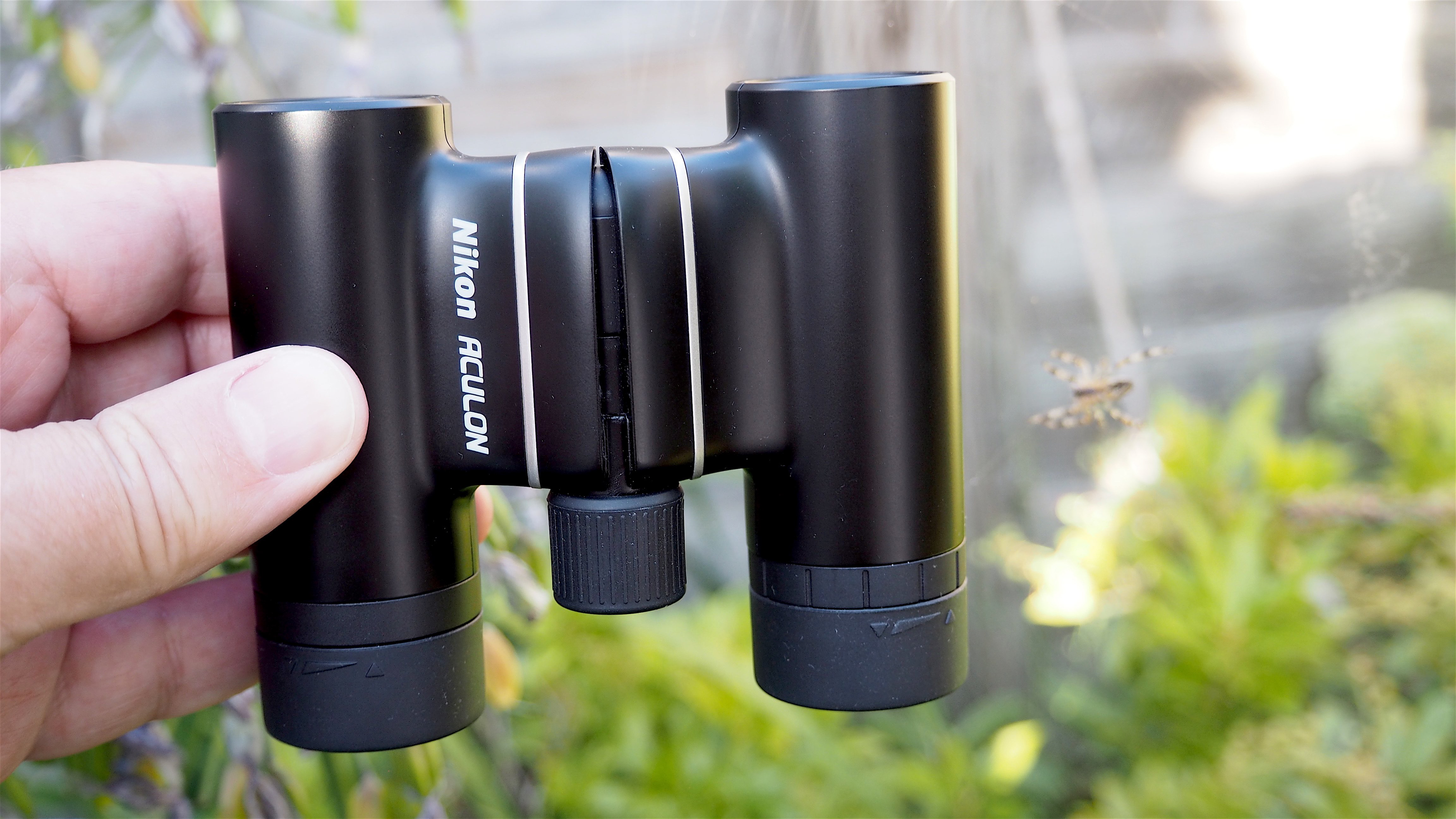 Nikon Aculon T02 10x21