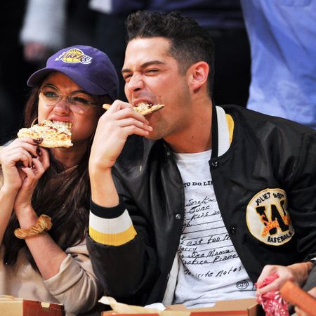 Eating, Fast food, Competitive eating, Junk food, Food, Event, Finger food, Recreation, Cuisine, Games, 