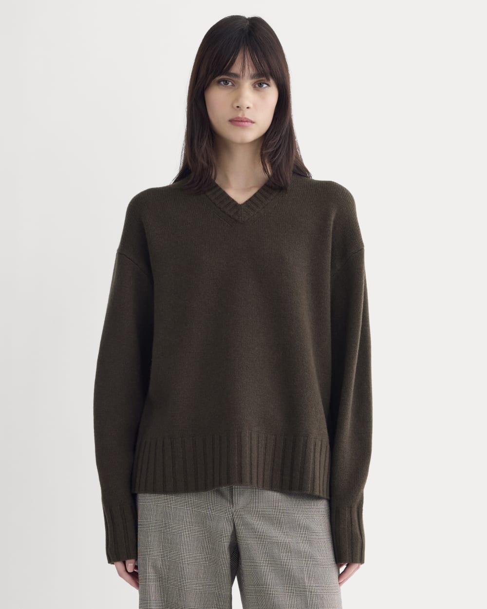 V-Neck Sweater in Extrafine Luxe Merino | Coffee Bean - Xxs