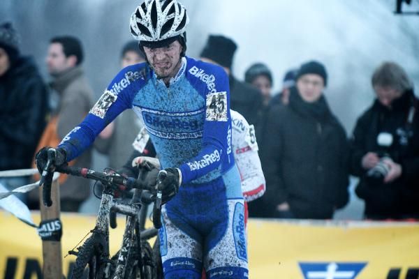 Ryan Knapp running the mud at Loenhout
