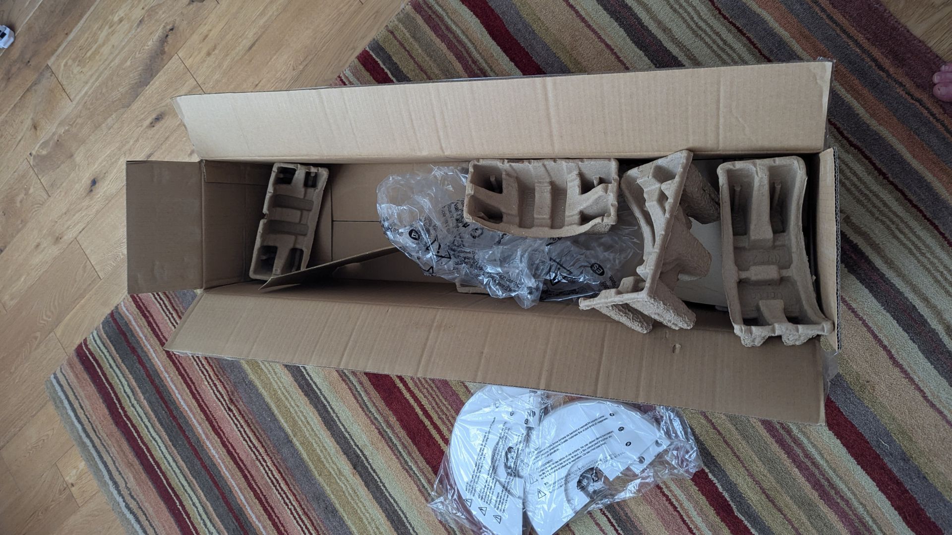 Levoit Classic Tower Fan packaging