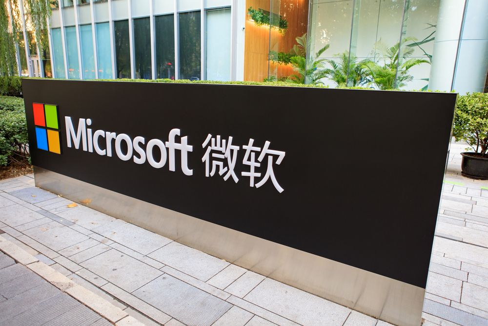 Microsoft&amp;#039;s China logo next to its building