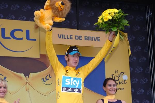 Wiggins on the podium for another day in yellow