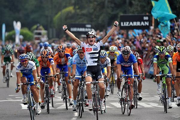 Matti Breschel (CSC-Saxo Bank) wins the last stage of the 2008 Vuelta.