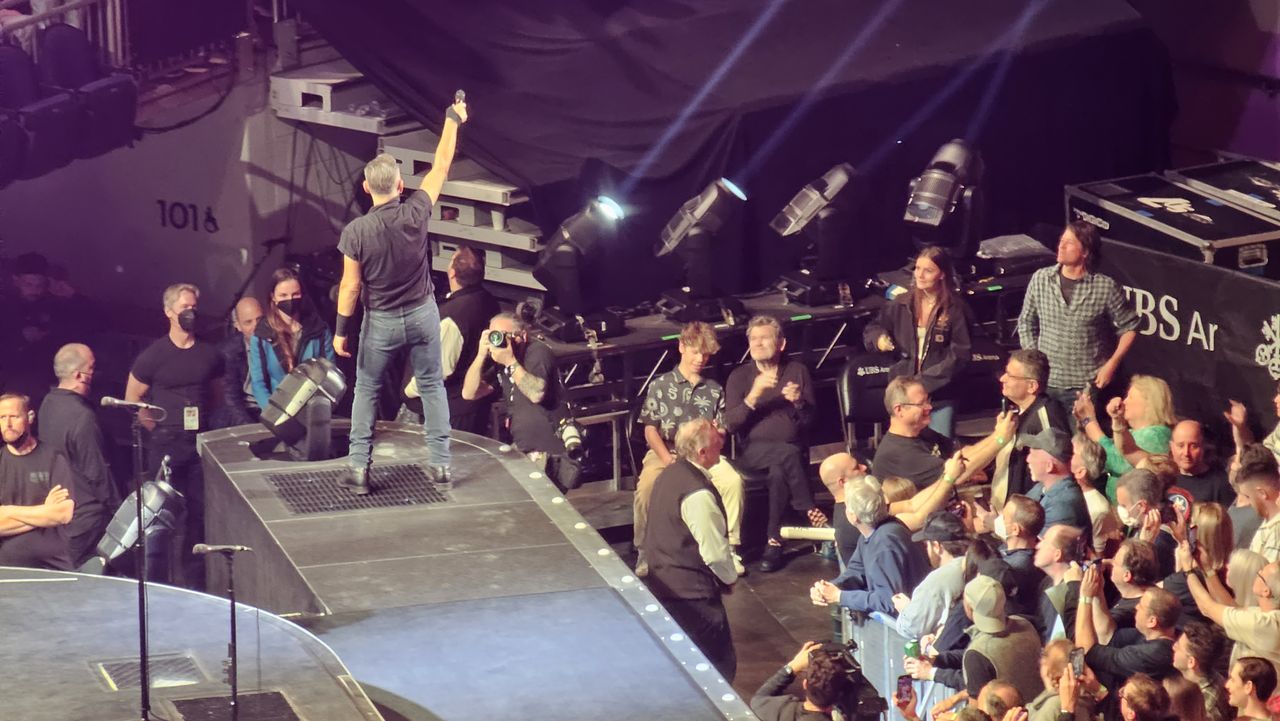 Bruce Springsteen photographed with Samsung Galaxy S23 Ultra 10x zoom