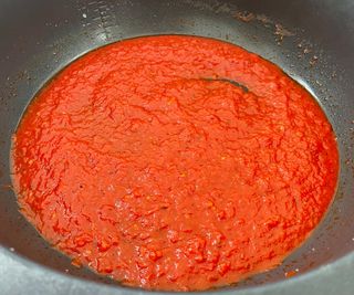 Tomato sauce in the GreenPan Omni Cooker