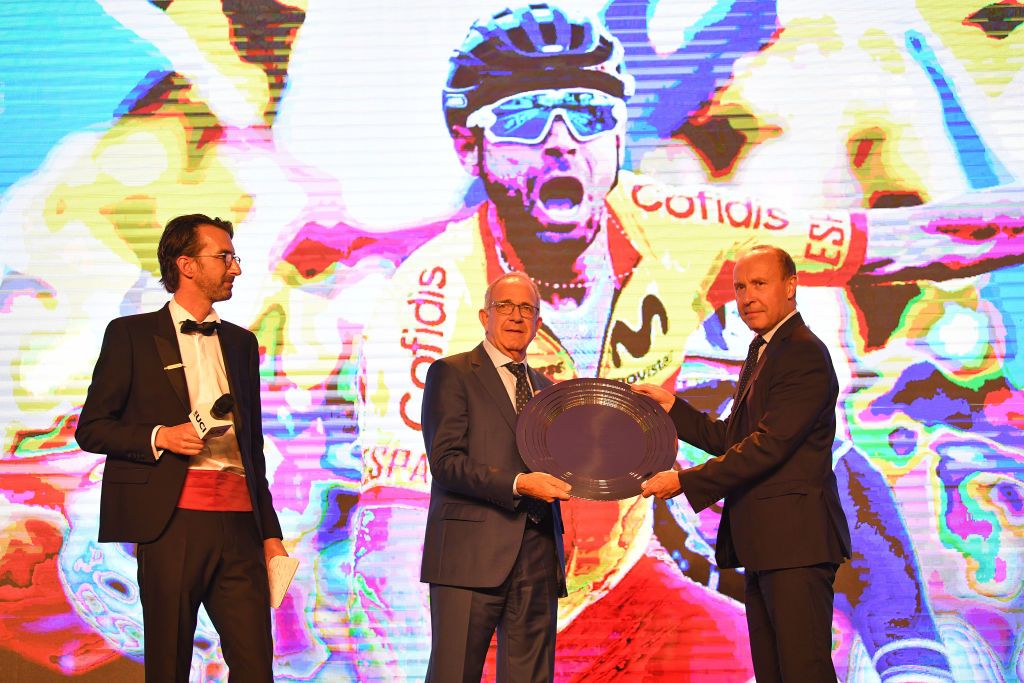 Alejandro Valverde wasn't there to accept the award for 2018 world champion, so the President of the Spanish Cycling Federation went up in his absence