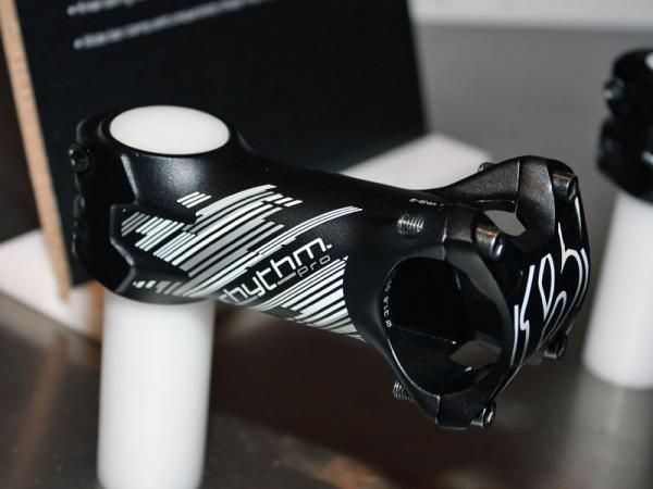 Bontrager claims its Rhythm Pro stem outperforms the ubiquitous Thomson Elite in terms of stiffness and durability thanks in part to its extra-wide bar clamp design.