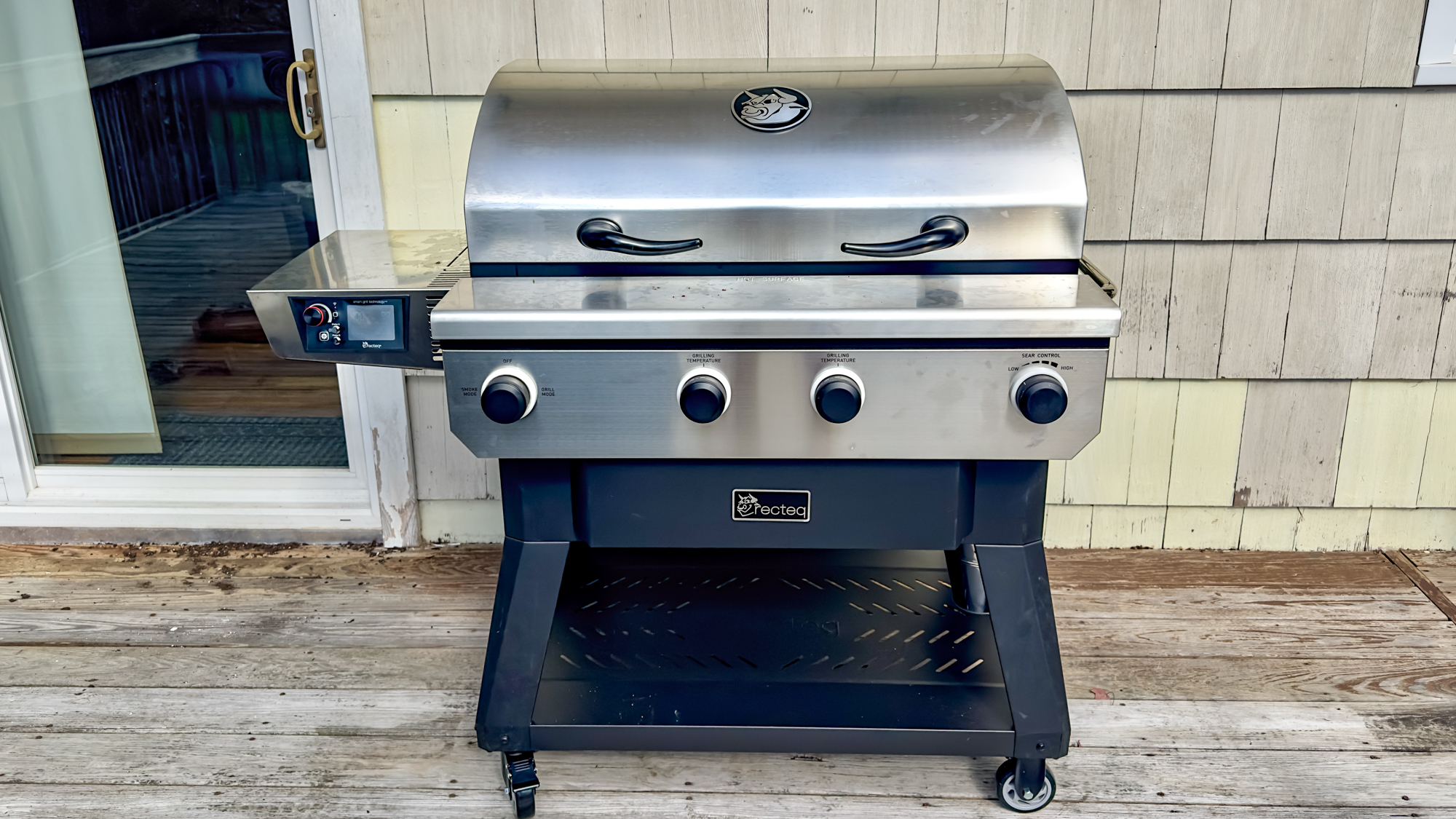 Rectec X-Fire Pro 825 grill and food