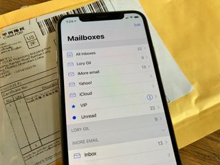 Mail app on iPhone XS