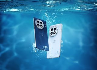 OnePlus 13 in water