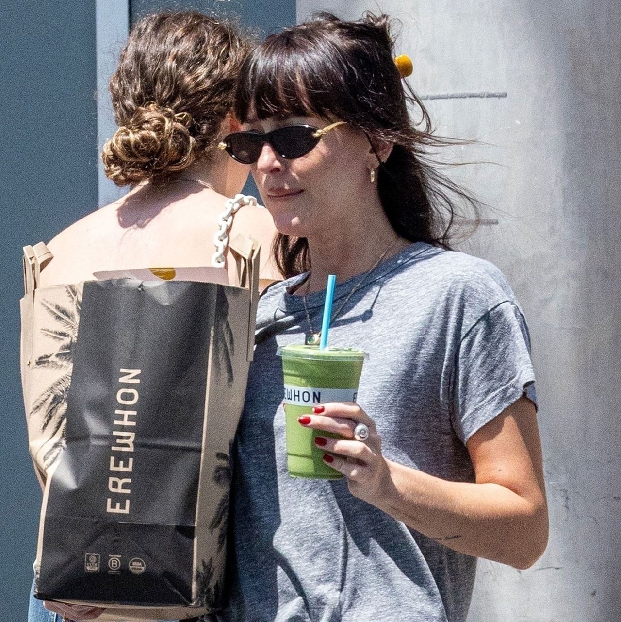 If Erewhon Had a Dress Code, Dakota Johnsons Latest Grocery-Run Look Would Be the Blueprint