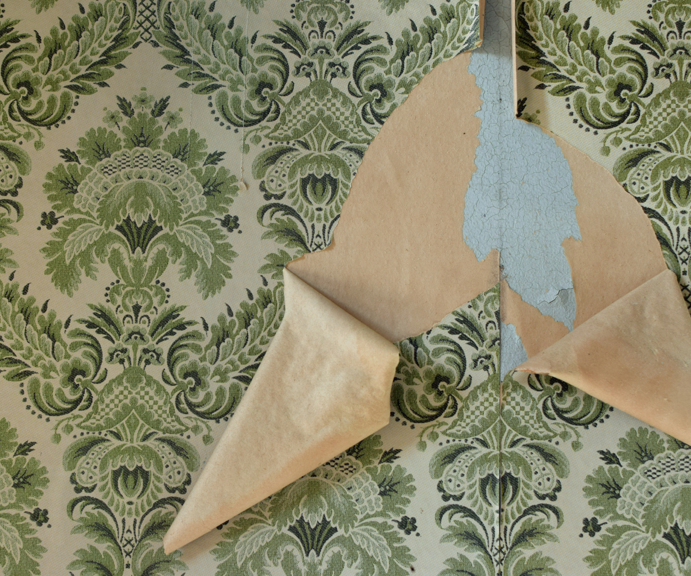 wallpaper peeling off wall