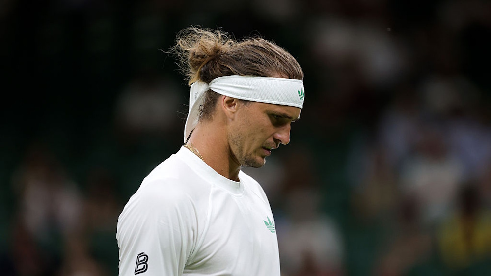Alexander Zverev reacts forlornly against Arthur Rinderknech during their Wimbledon 2025 match