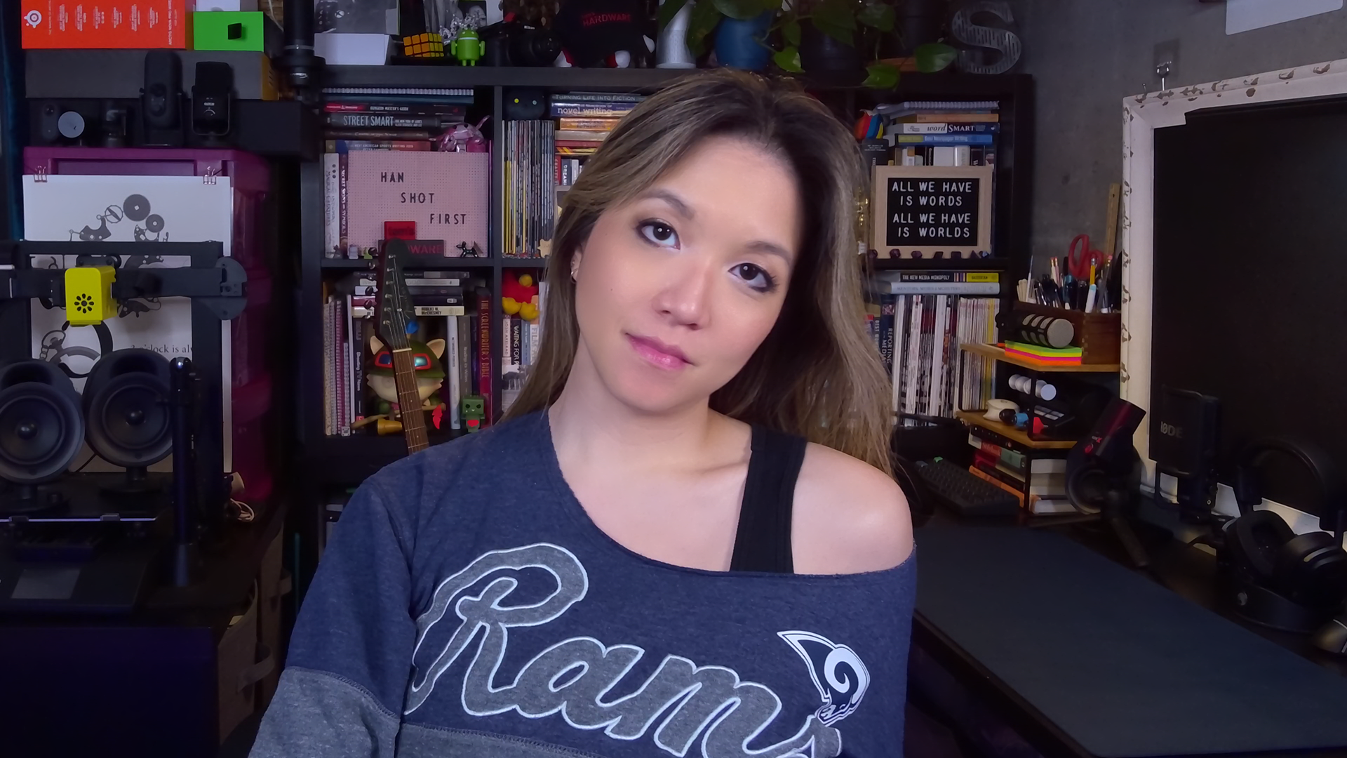 Well-lit Performance Emeet Piko Comparison