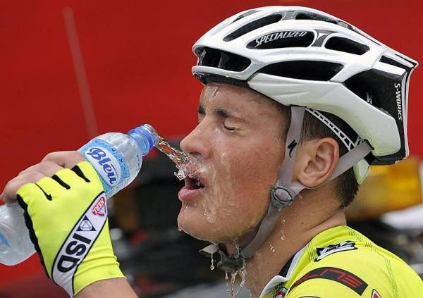 Dmytro Grabovskyy cools off after finishing stage six.