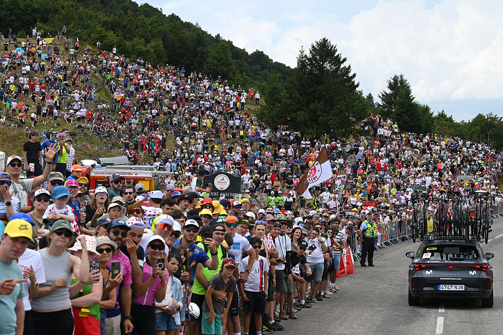 Tour de France stage 14 LIVE: Tadej Pogačar's team keeping the breakaway on a leash ahead of final climb to Le Markstein