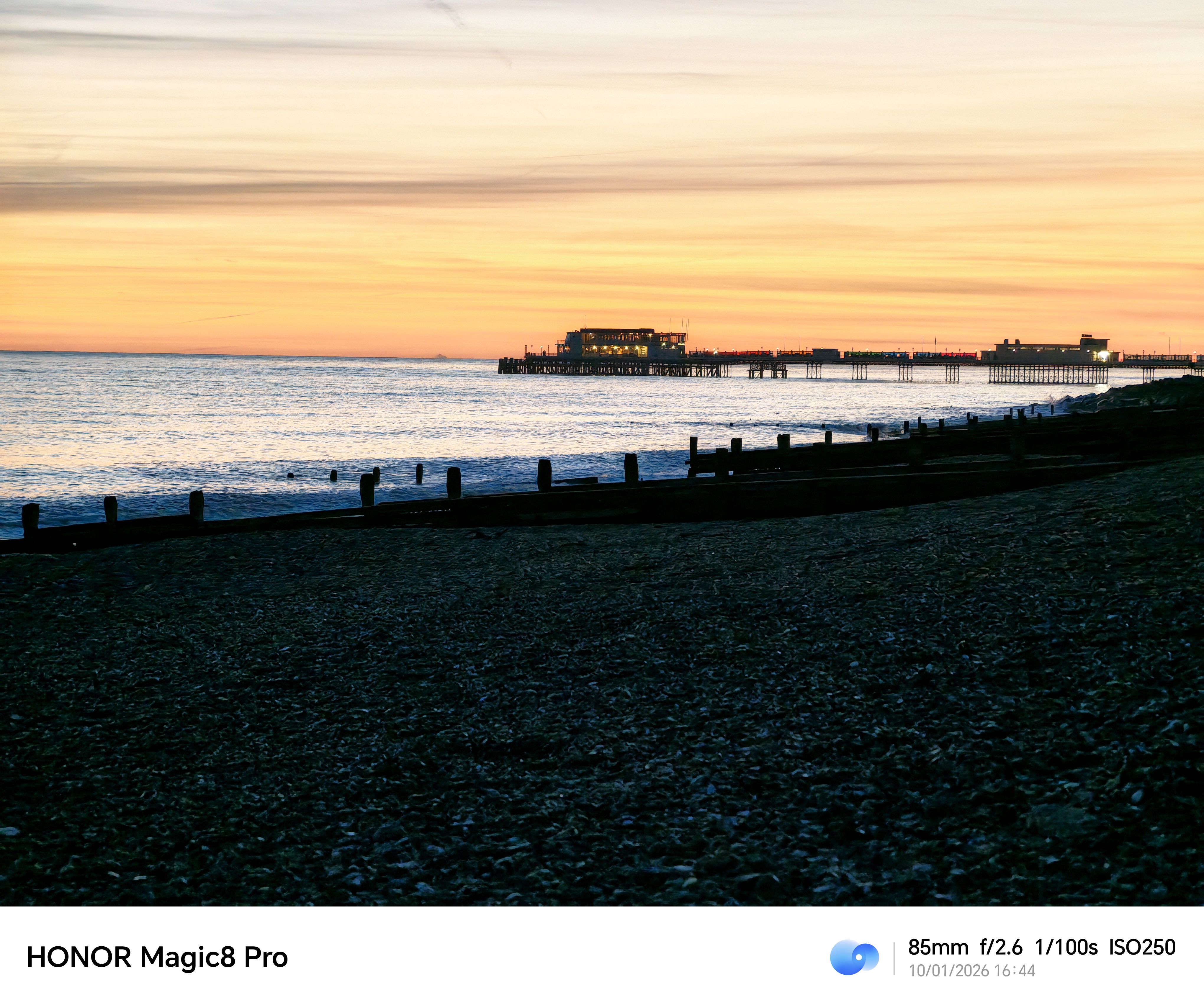 Honor Magic 8 Pro camera sample beach sunset 3.7x zoom