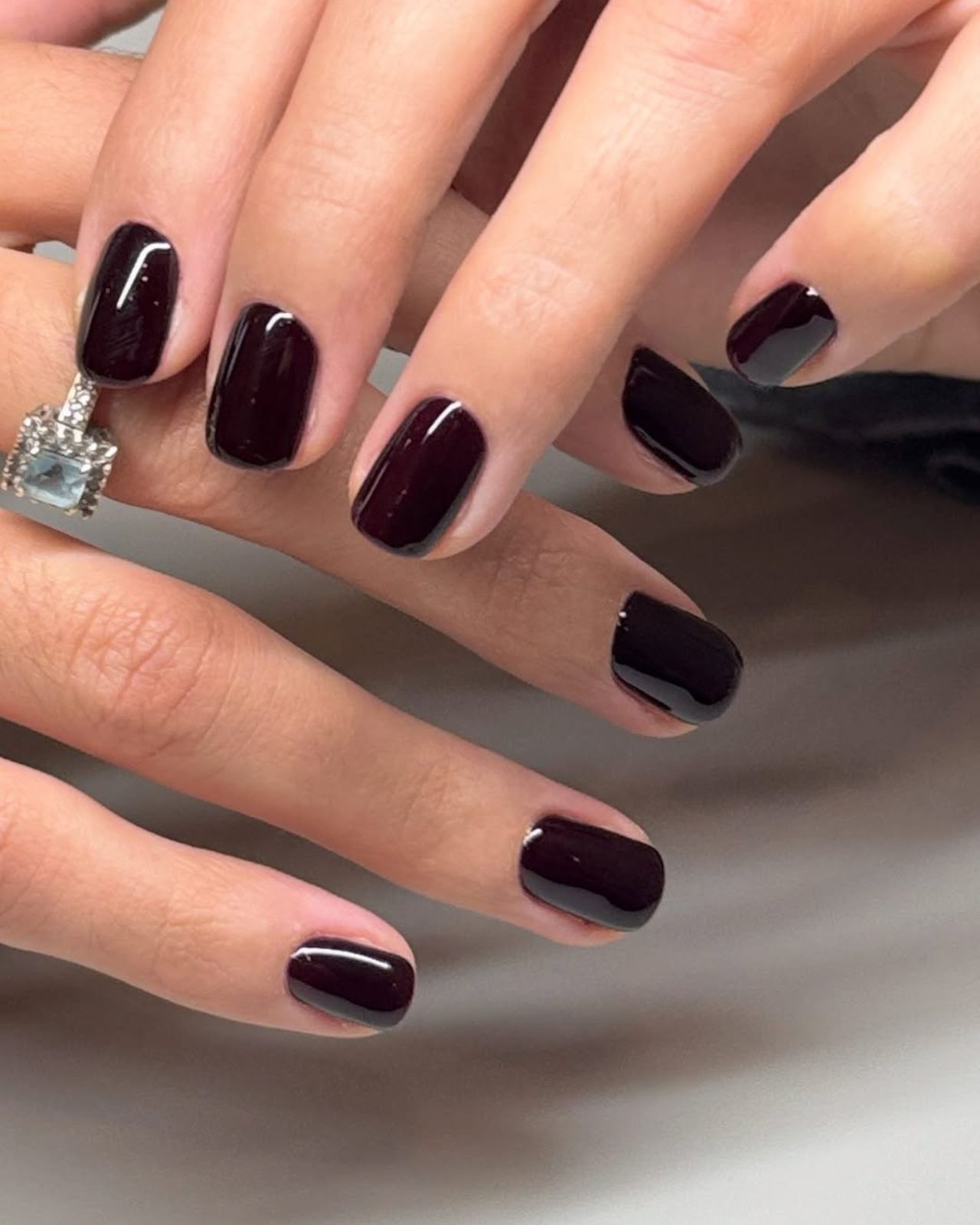 Dark Red Christmas Nails @studio.east_