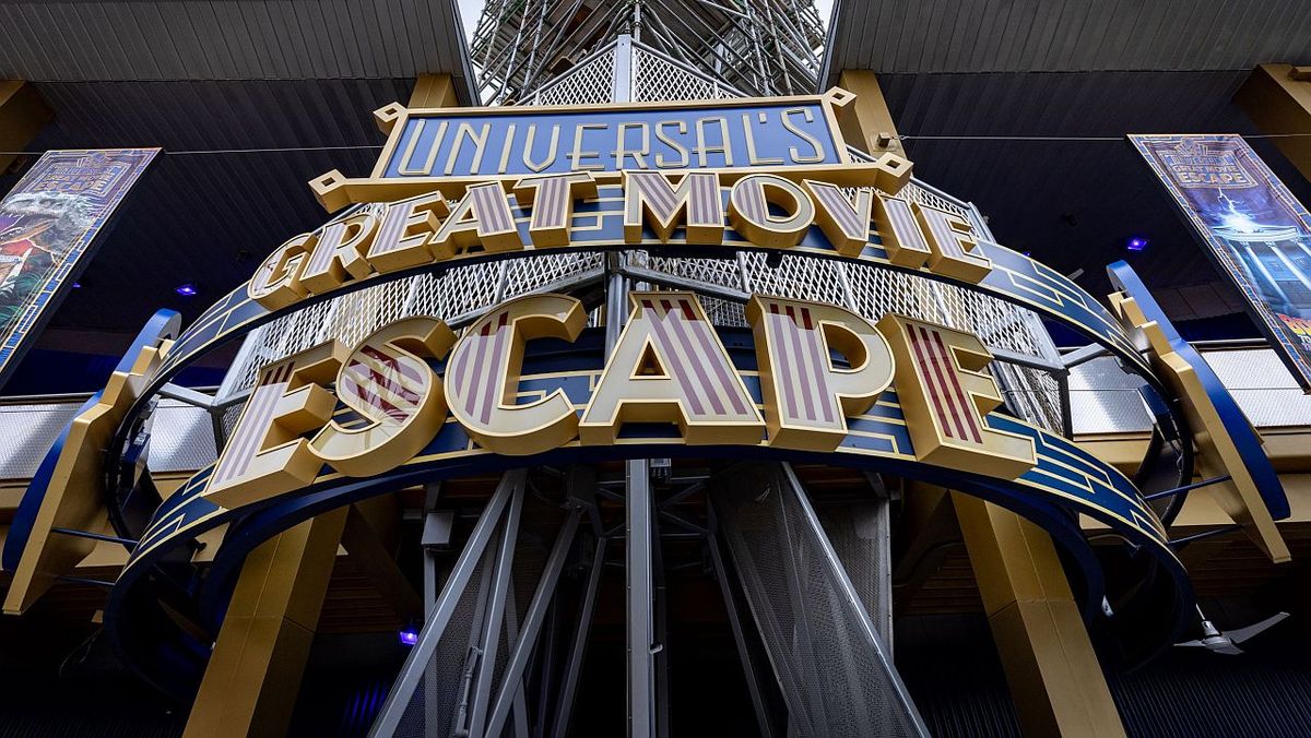 Universal&#039;s Great Movie Escape exterior sign