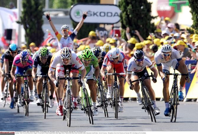 Greg Henderson celebrates his Lotto-Belisol teammate Andre Greipel who is about to win stage 6