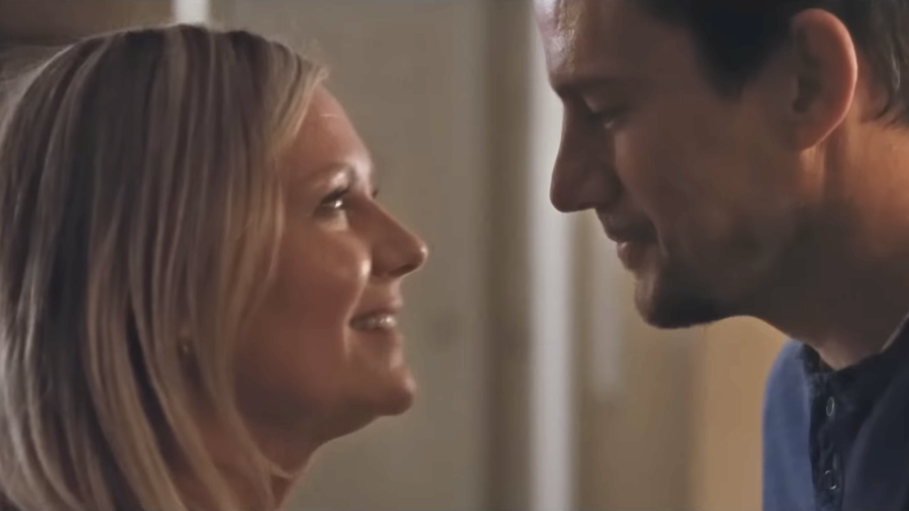 kirsten dunst and channing tatum face to face in roofman