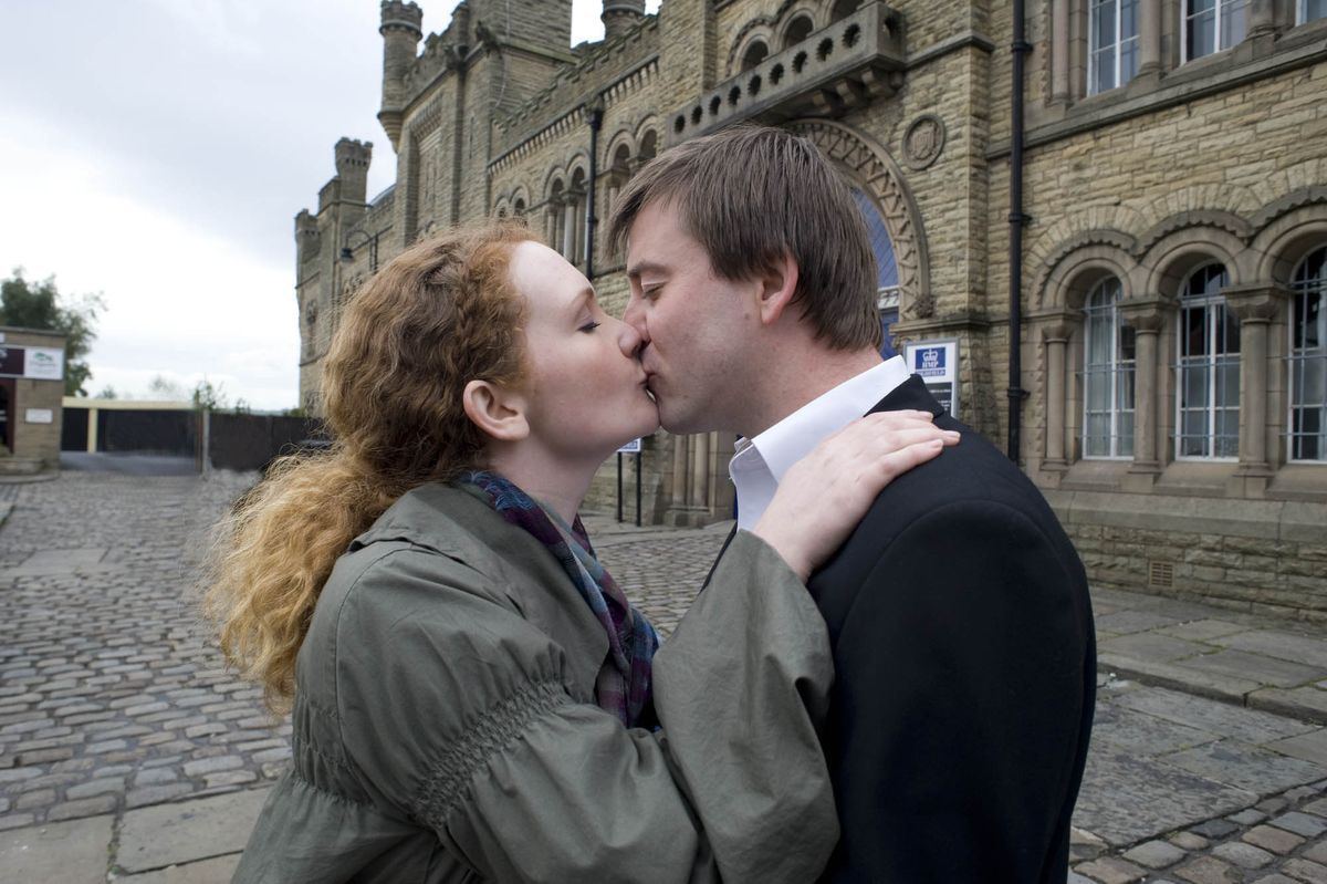 John Stape kisses Fiz after being released from prison in Coronation Street 2009