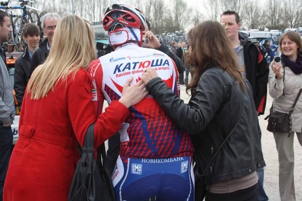 Filippo Pozzato (Katusha) pauses for a picture with some home fans in Deinze.