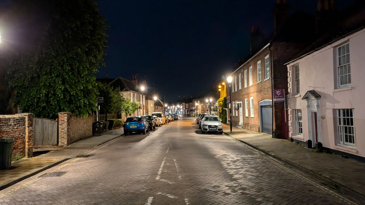200 photos google pixel 8a vs google pixel 6 pro