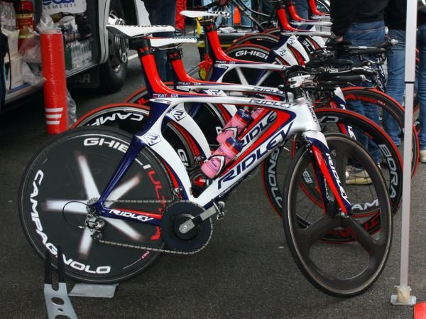 Vladimir Karpets (Katusha) rocketed around the streets of Amsterdam on this Ridley Dean.
