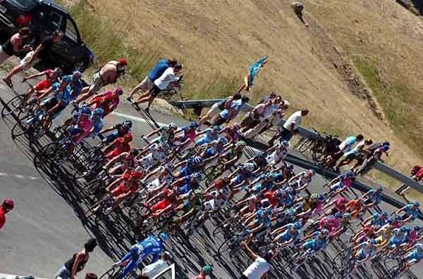 The main field was happy to let the GC contenders fight it out on their own today.