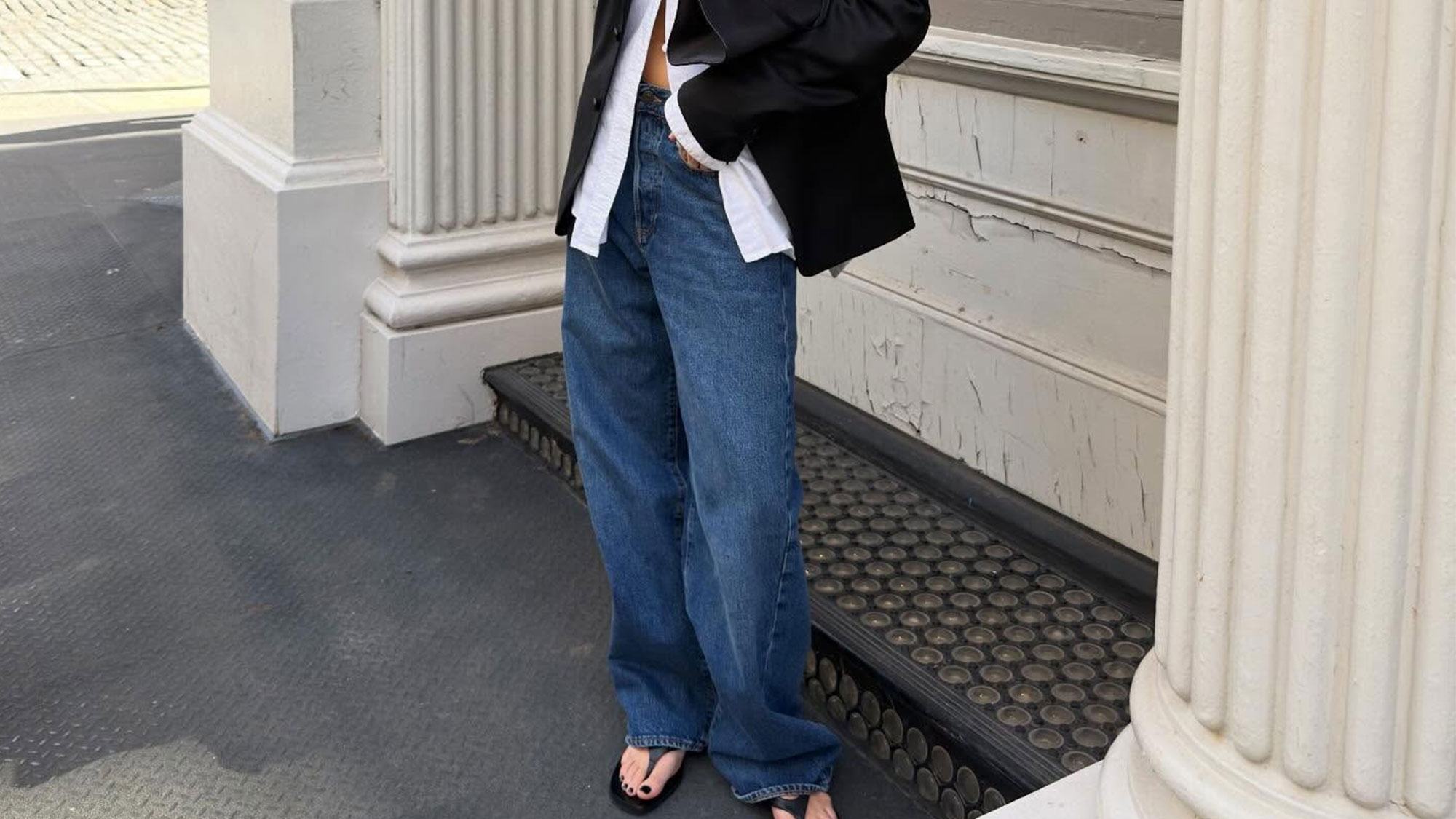 How to wear jeans and flip flops