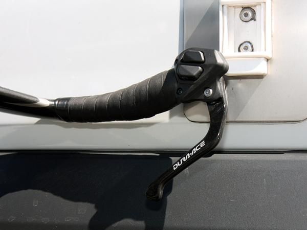 Shimano Dura-Ace Di2 time trial componentry allows Fabian Cancellara (Leopard Trek) to shift from either the base bar or the extensions.