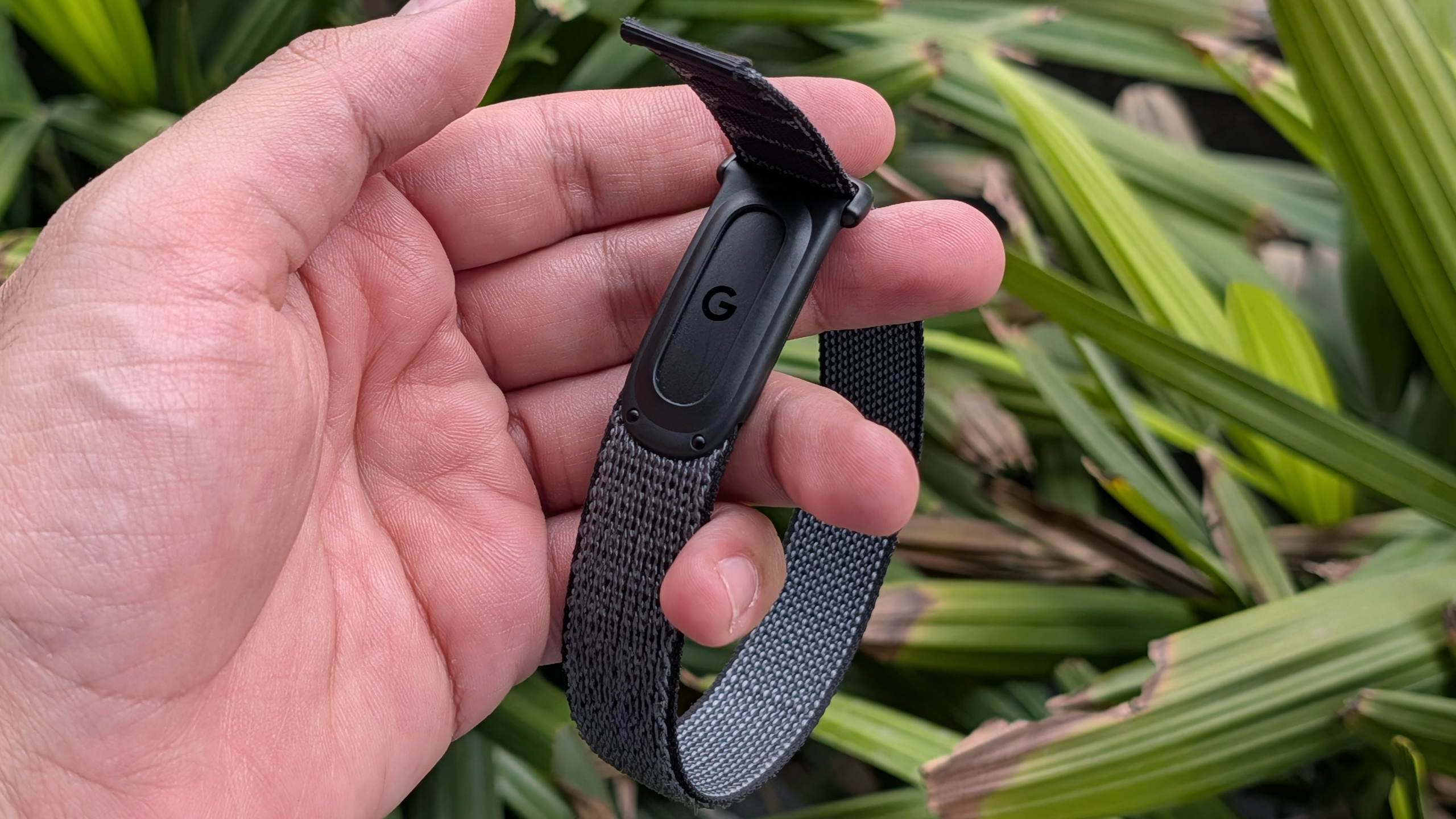 Google Fitbit Air in the hands of the author