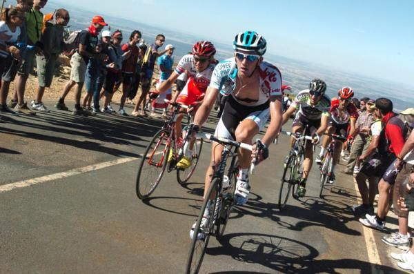 Jurgen Van Den Broeck (Omega Pharma-Lotto) felt the strain under Bradly Wiggins' pressing.
