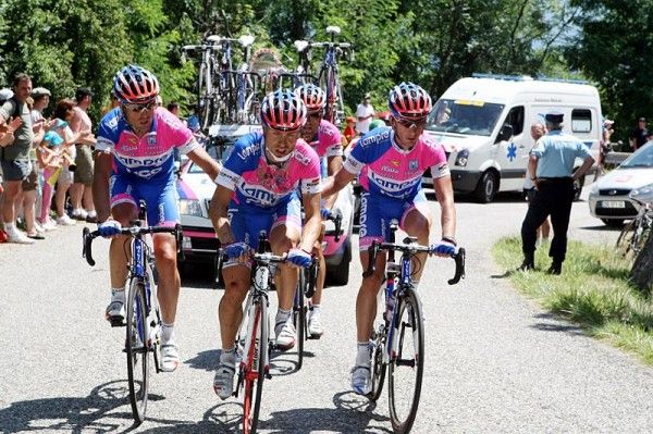 Damiano Cunego crashed 30 minutes into the stage