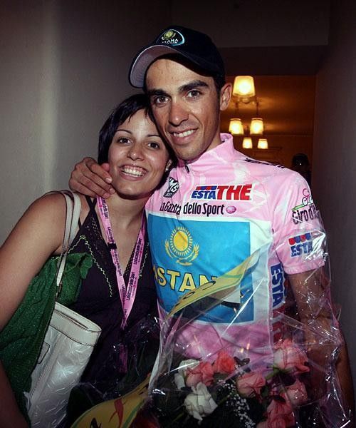 Contador and wife celebrate