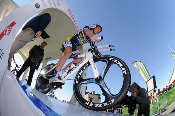 Eventual third place finisher Lieuwe Westra (Vacansoleil) starts his time trial.